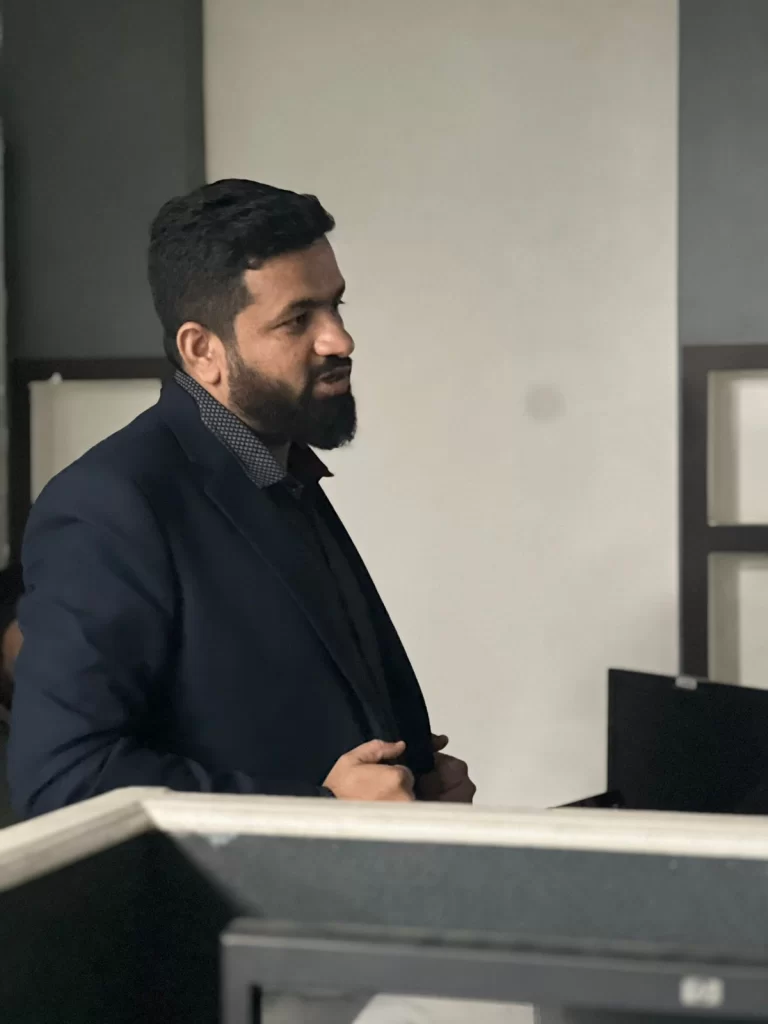 Mr.-Umair-Shamim-Farooqui-addressing-the-employees-of-Binate-Digital