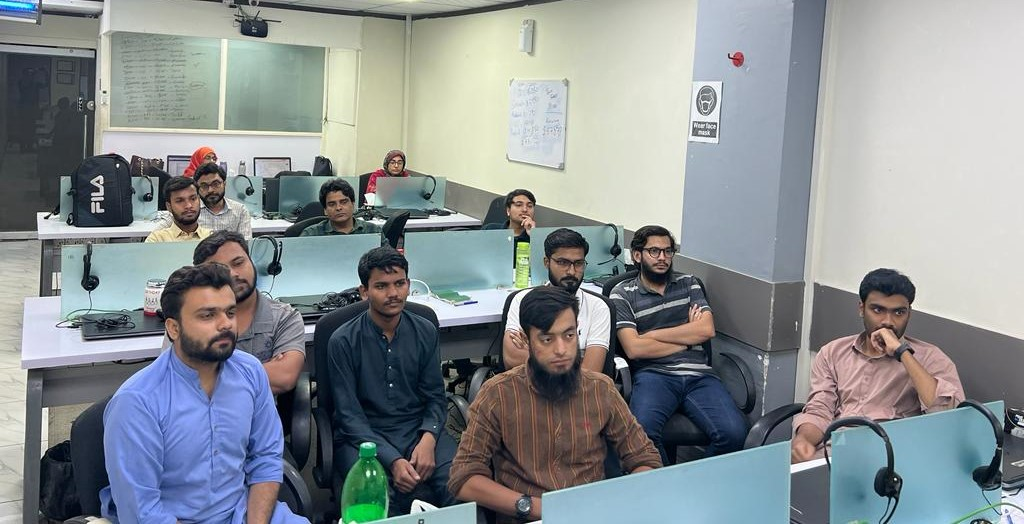 Employees of Binate Digital were deeply immersed in the session.